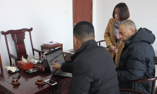 December 9th, 2019, the Egyptian Customer Jack and the General Manager Zhang of Tianli Company Came to Our Company for a Trial Run and Discussed the Drying and Cooling Solution.